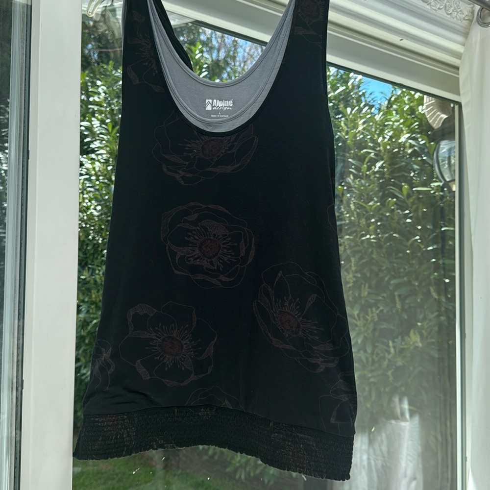 Alpine Yoga Tank Top Elastic bottom size L